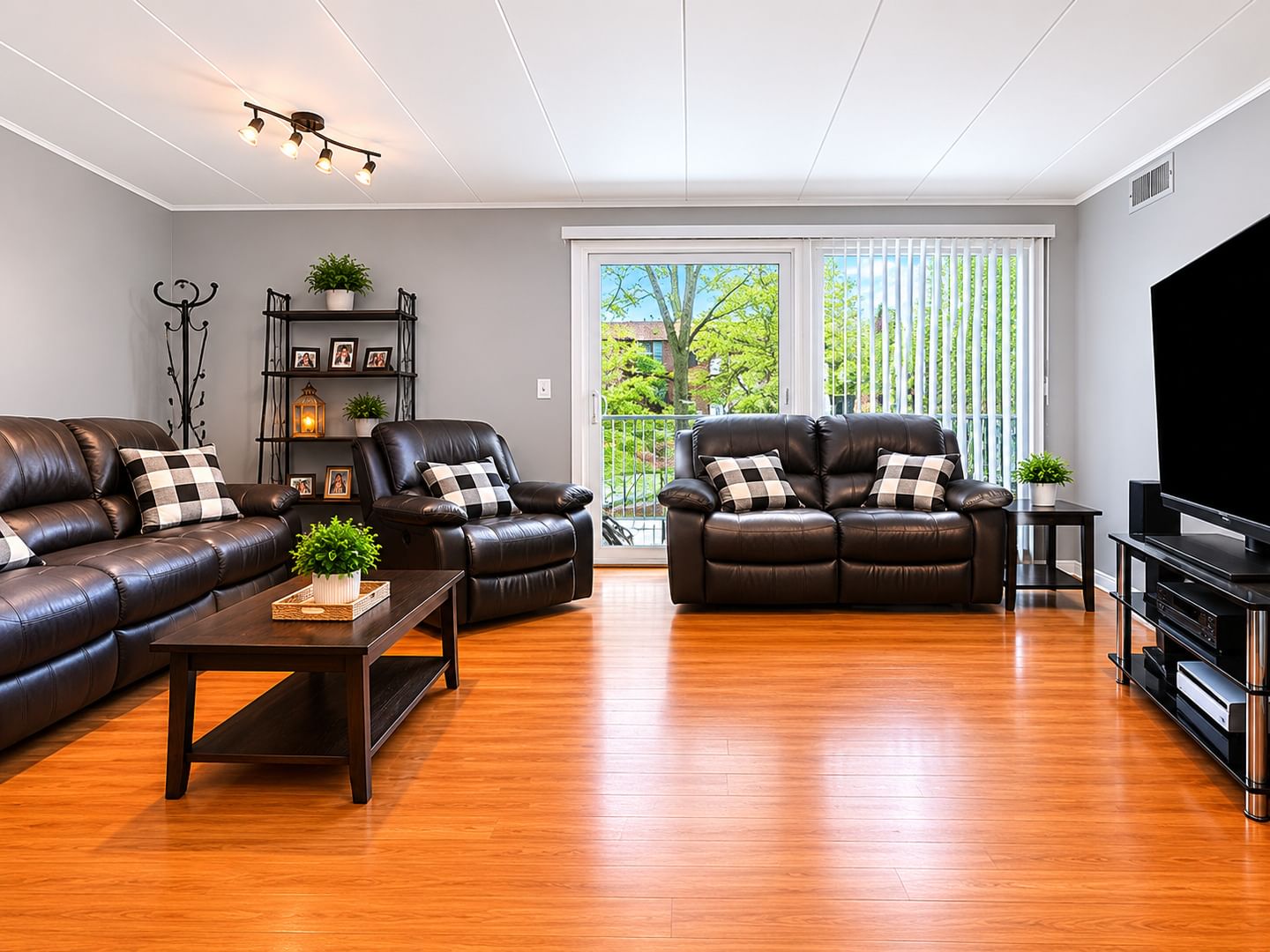 11036 S Kilpatrick Avenue #2NW, Oak Lawn, IL 60453 — exterior view