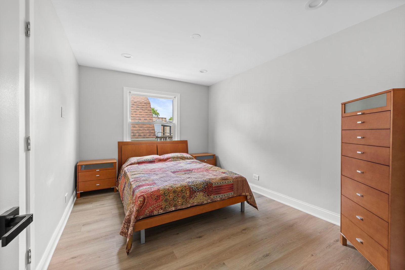 2830 W Summerdale Avenue #2, Chicago, IL 60625 — living view