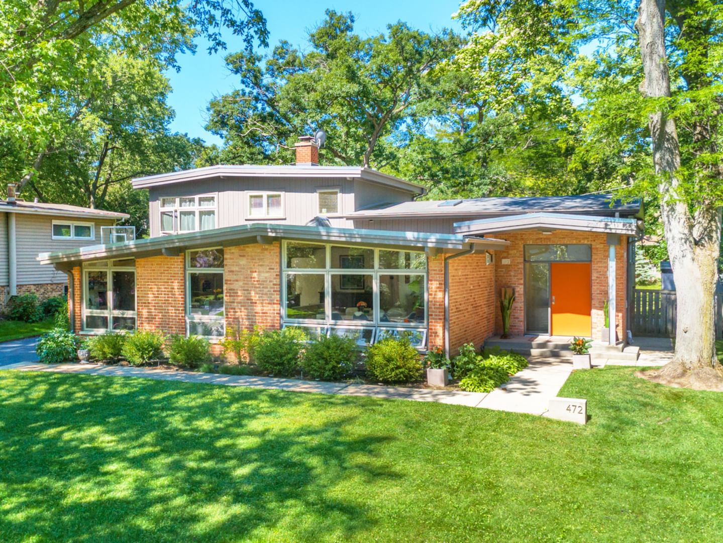 472 Lincoln Avenue, Lake Bluff, IL 60044 — exterior view