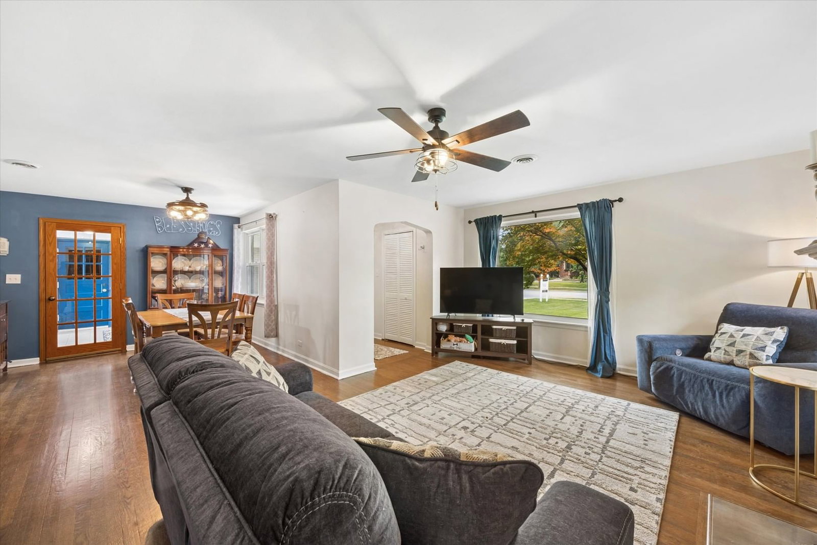 4812 Wolf Road, Western Springs, IL 60558 — kitchen view