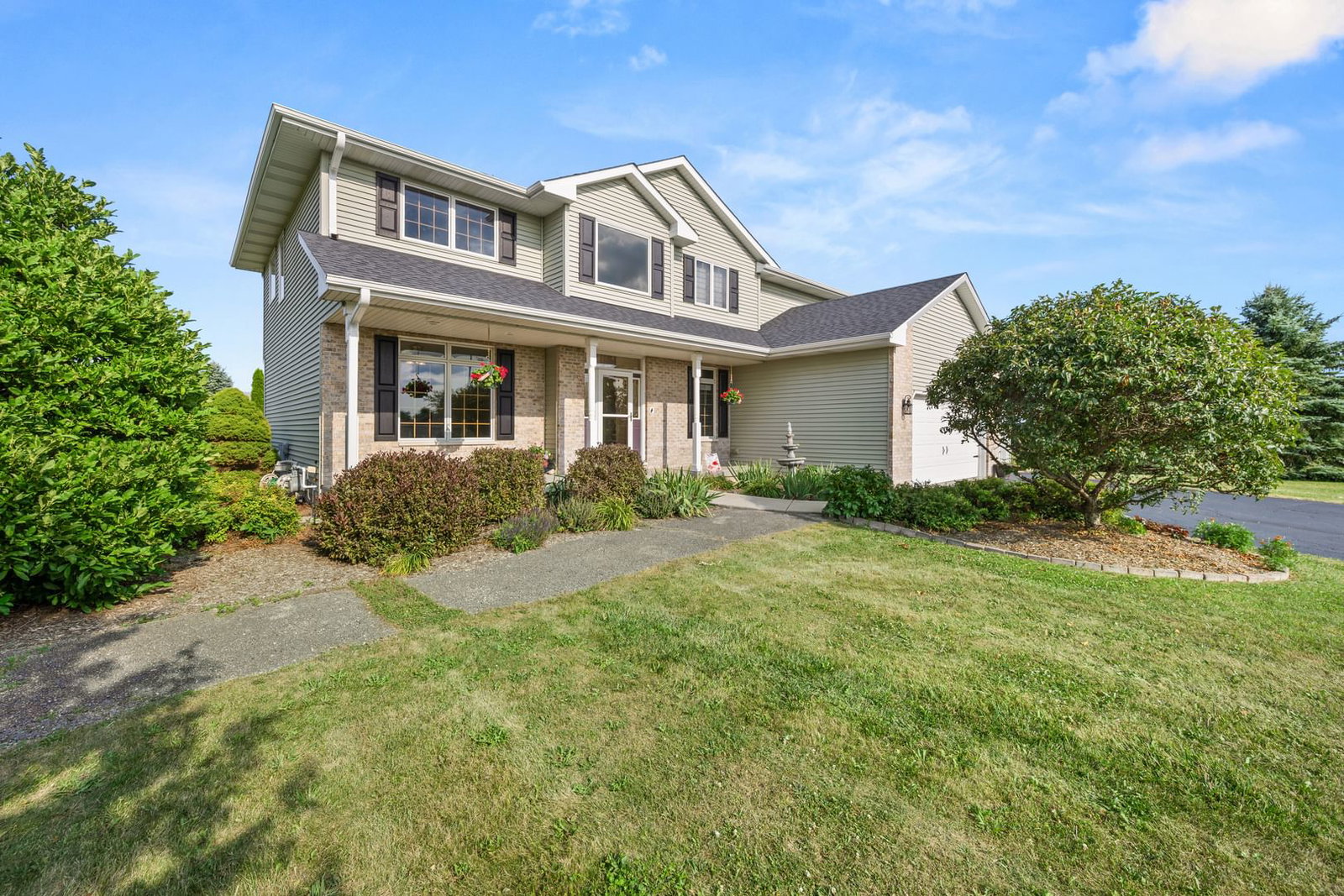 101 Hickory Lane, Kirkland, IL 60146 — exterior view