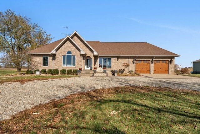 10739 E 3200 North Road, Blackstone, IL 61313 — exterior view