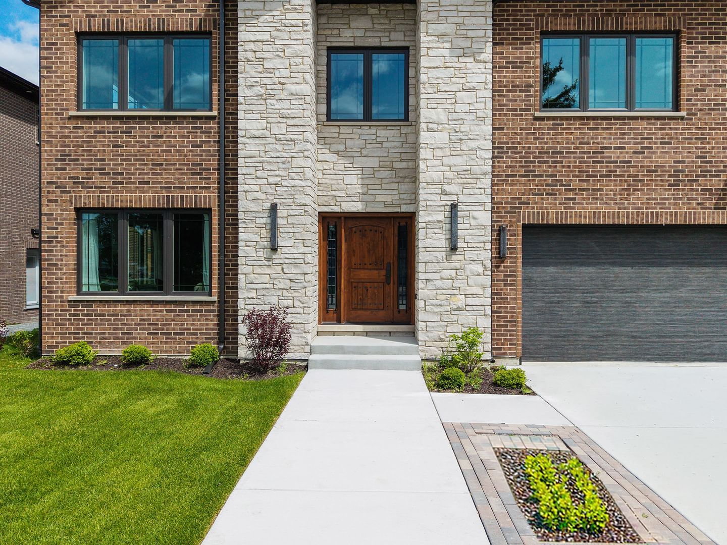 8348 W Farragut Avenue, Norridge, IL 60706 — exterior view