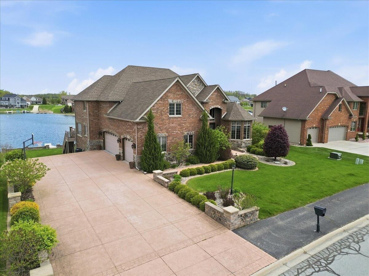 8858 S Doubletree Drive, Crown Point, IN 46307 — exterior view