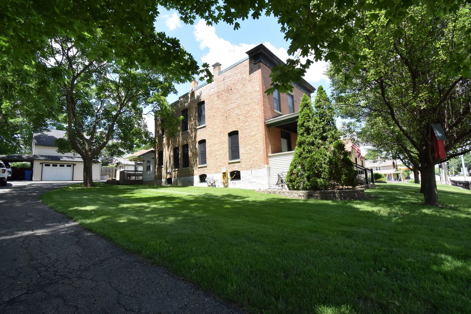 34 S La Fox Street, South Elgin, IL 60177 — exterior view