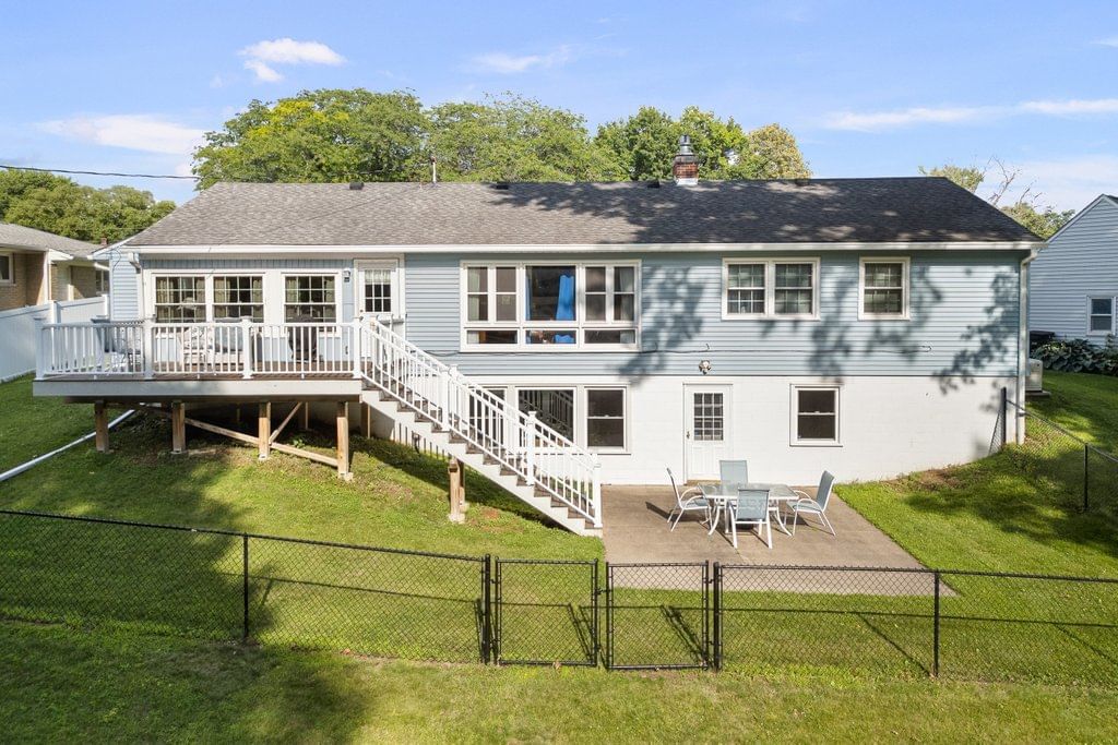 2705 32nd Avenue Court, Rock Island, IL 61201 — kitchen view