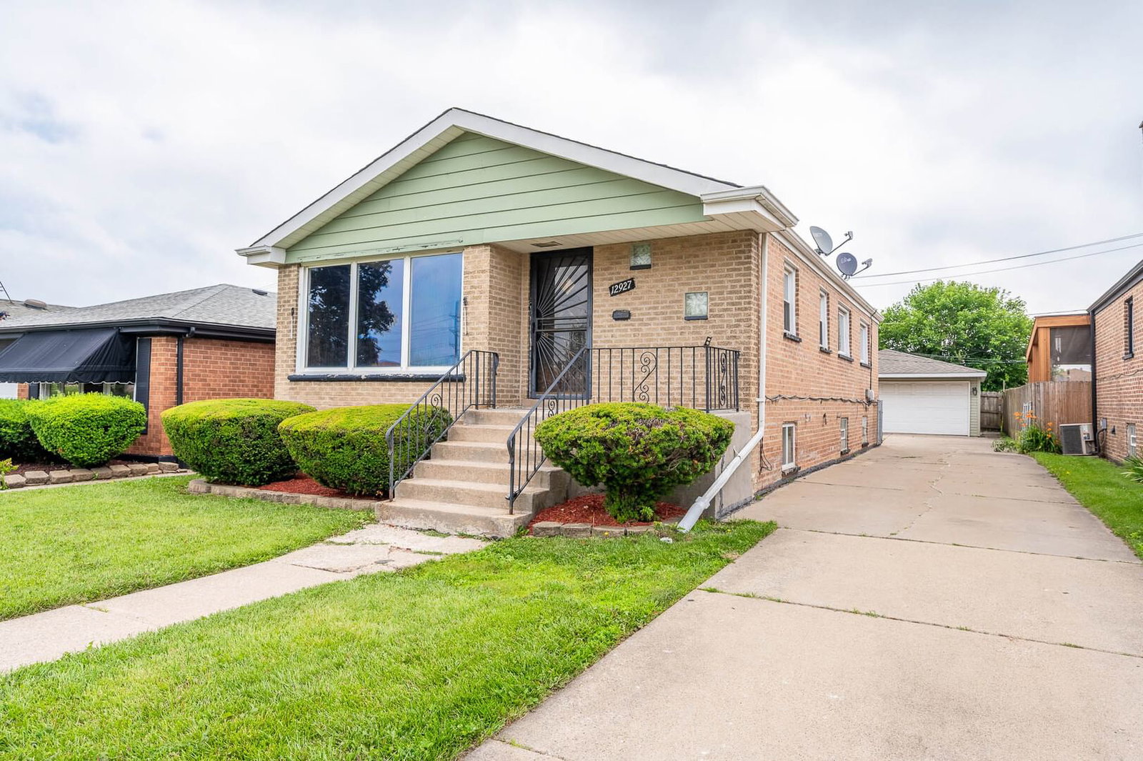 12927 S Saginaw Avenue, Chicago, IL 60633 — exterior view
