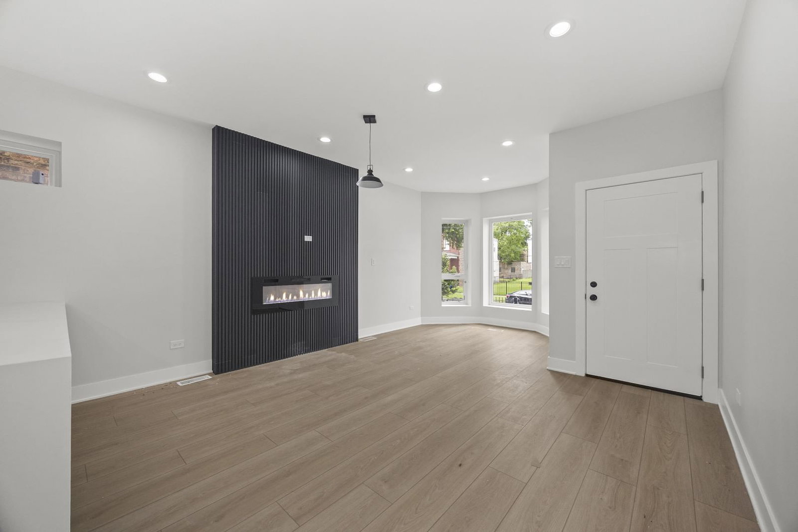 6423 S Evans Avenue, Chicago, IL 60637 — exterior view