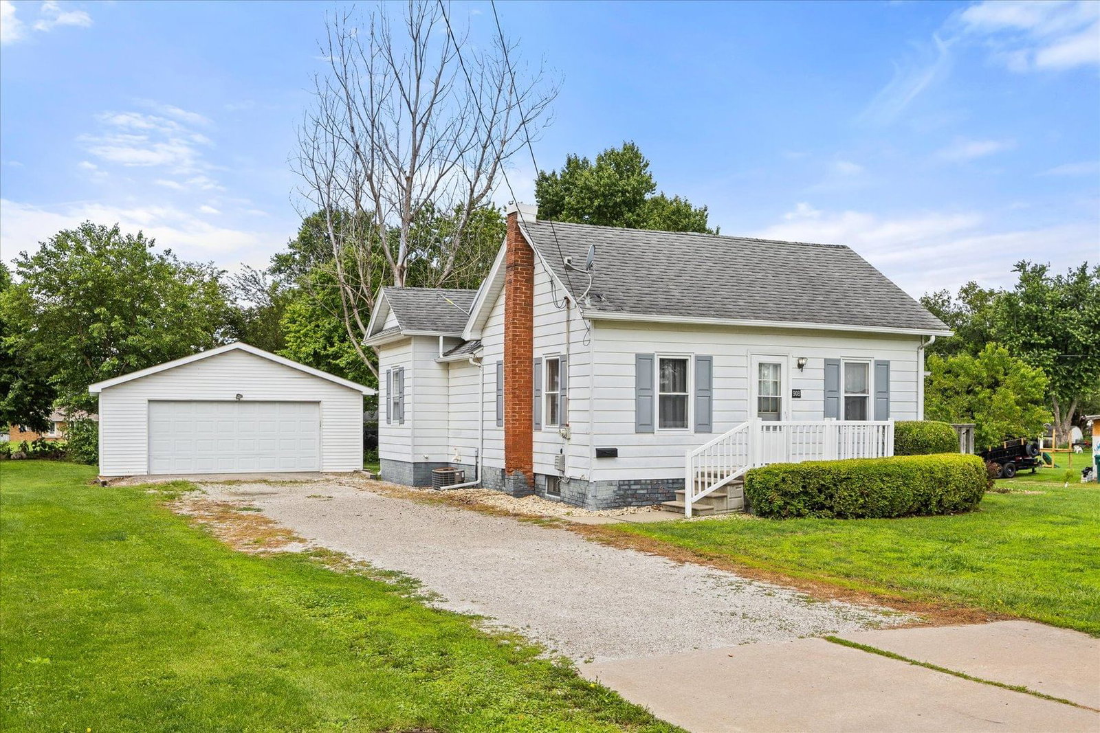 908 N Otter Creek Road, Streator, IL 61364 — exterior view