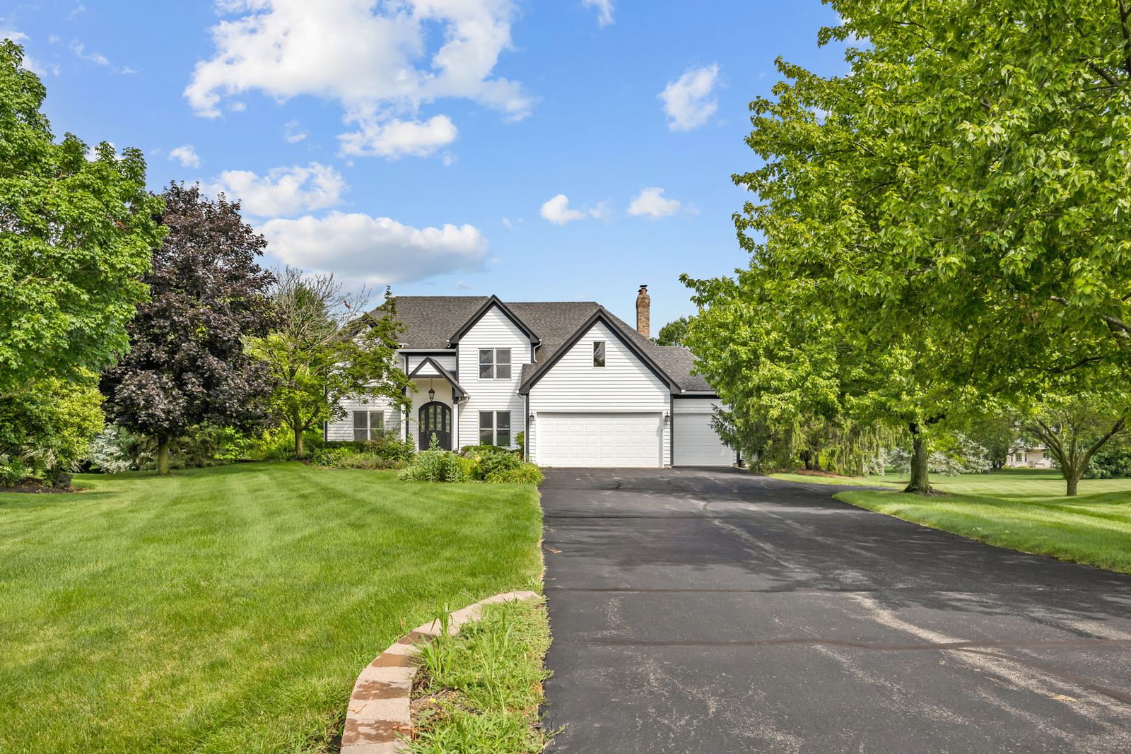 3N828 Meadowridge Circle, St. Charles, IL 60175 — exterior view