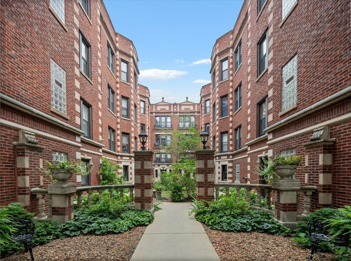 926 W Ainslie Street #3S, Chicago, IL 60640 — exterior view