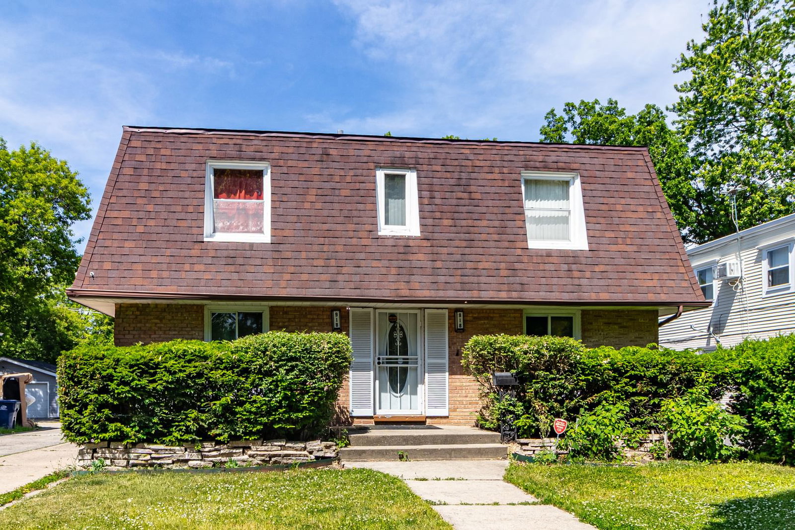 918 N Linden Avenue, Waukegan, IL 60085 — exterior view