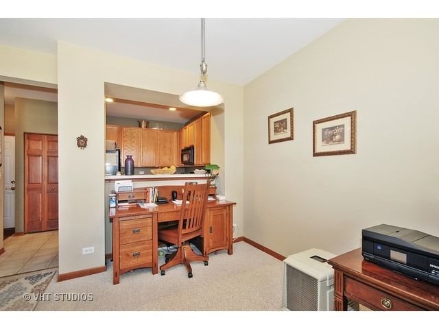 2275 Federal Drive #1, Aurora, IL 60503 — living view
