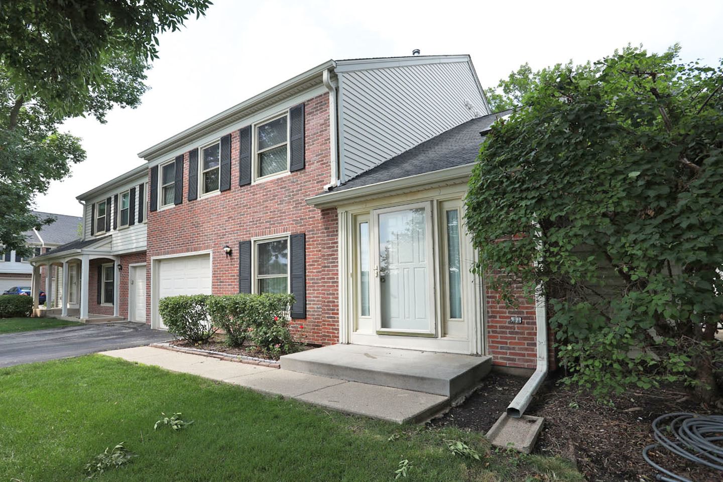 125 Bright Ridge Drive, Schaumburg, IL 60194 — exterior view