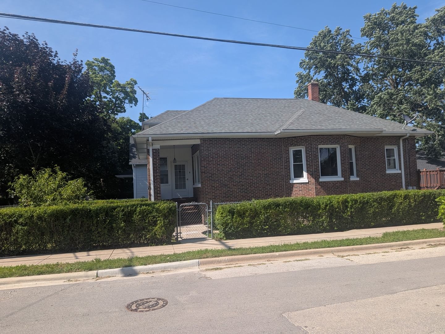 1000 Vine Street, Joliet, IL 60435 — exterior view