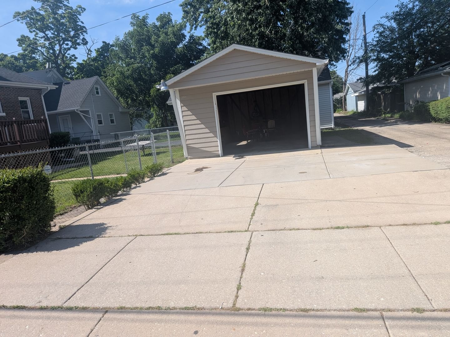 1000 Vine Street, Joliet, IL 60435 — exterior view