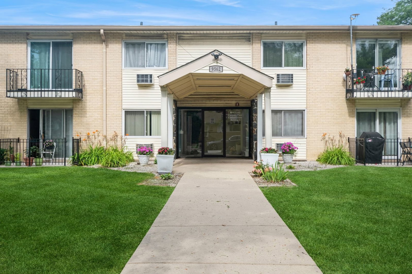 9562 PARK Lane #2I, Des Plaines, IL 60016 — exterior front view