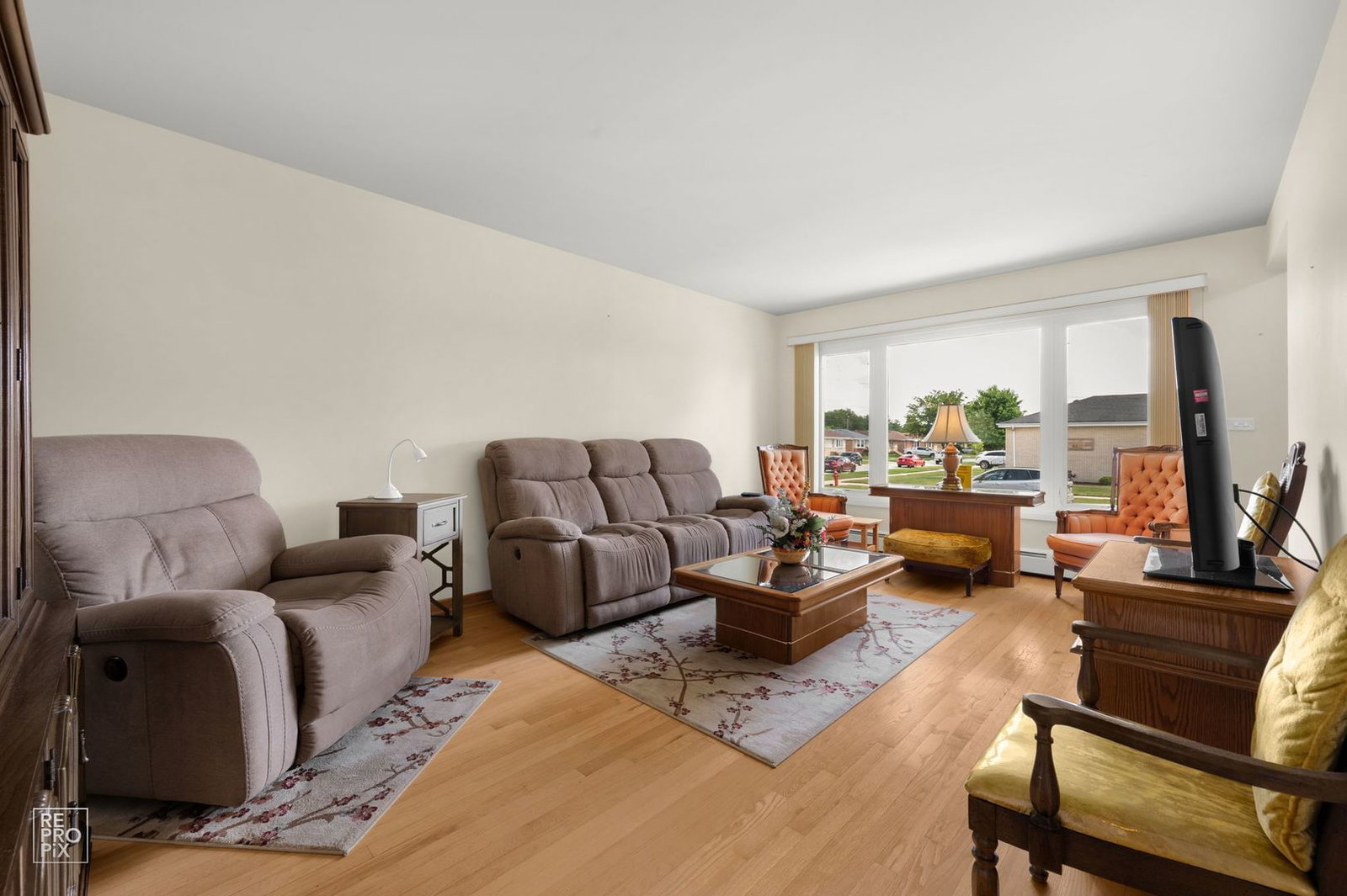 9972 Ivanhoe Avenue, Schiller Park, IL 60176 — kitchen view