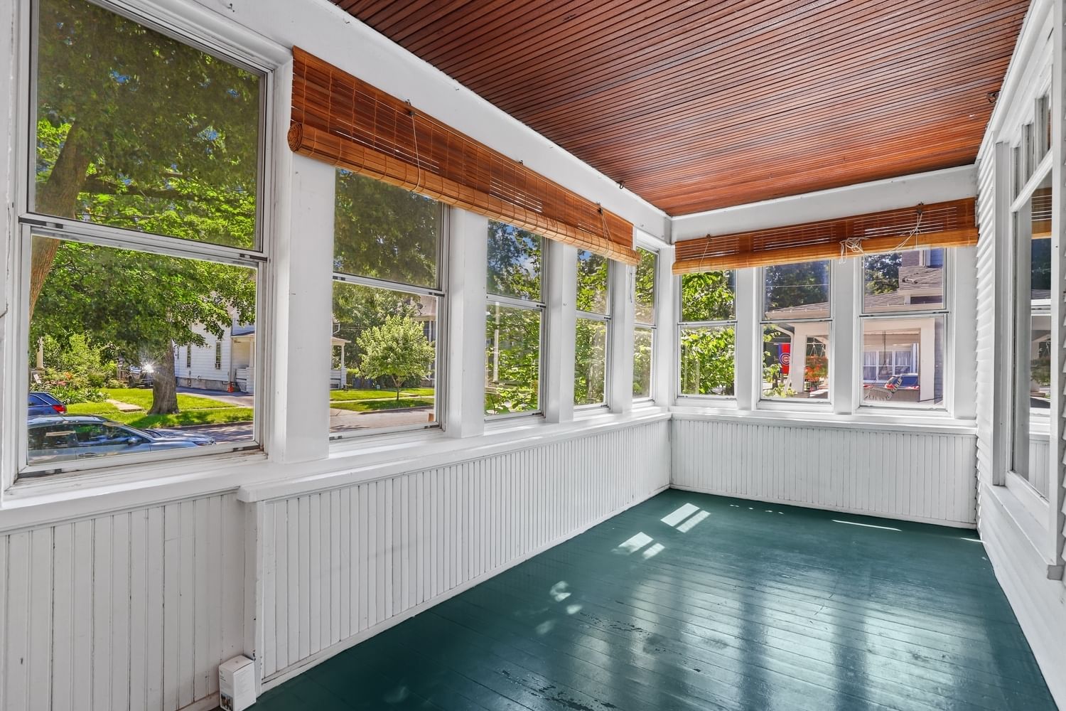 514 OAK Avenue, Aurora, IL 60506 — kitchen view