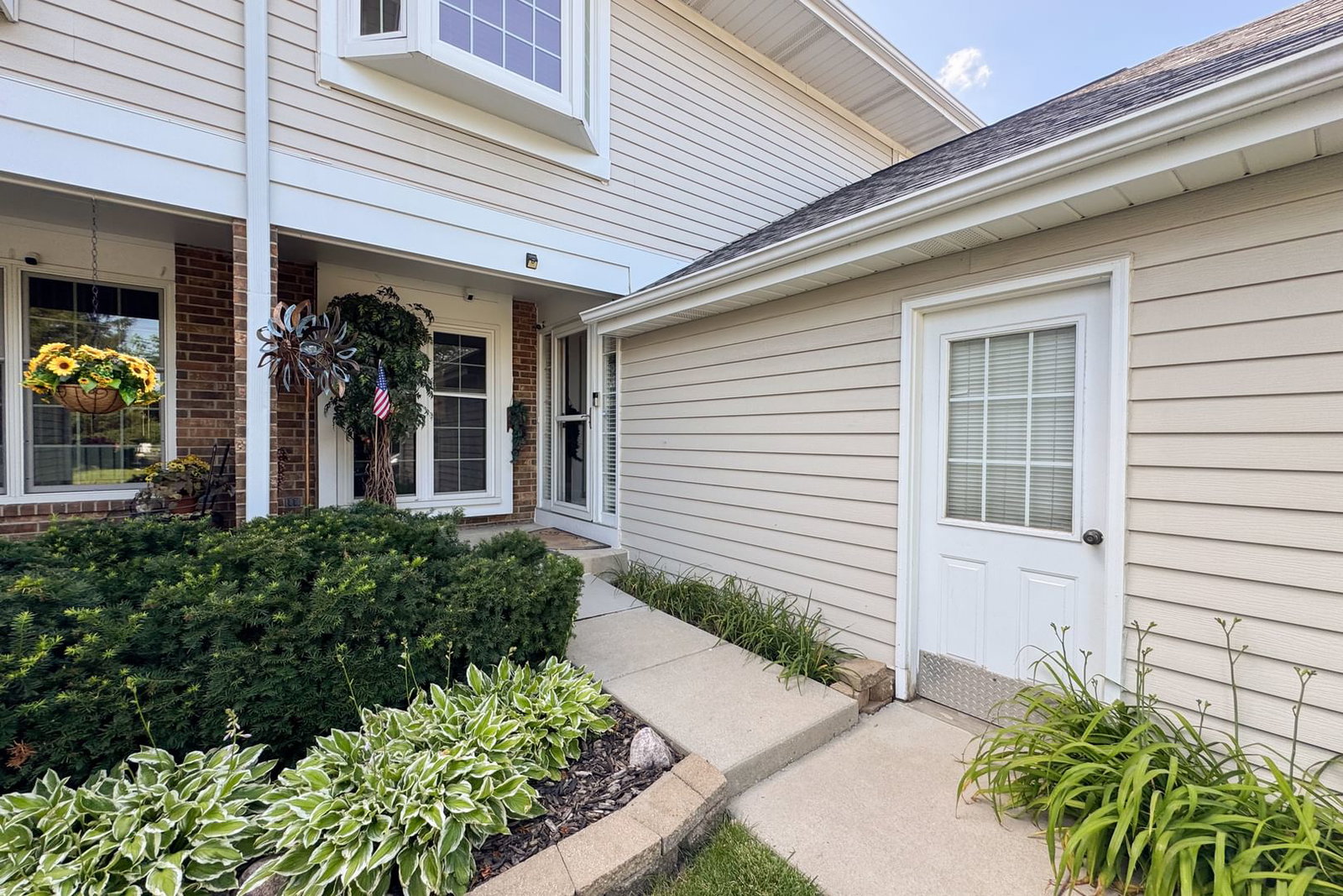 836 Golf Course Road, Crystal Lake, IL 60014 — exterior view