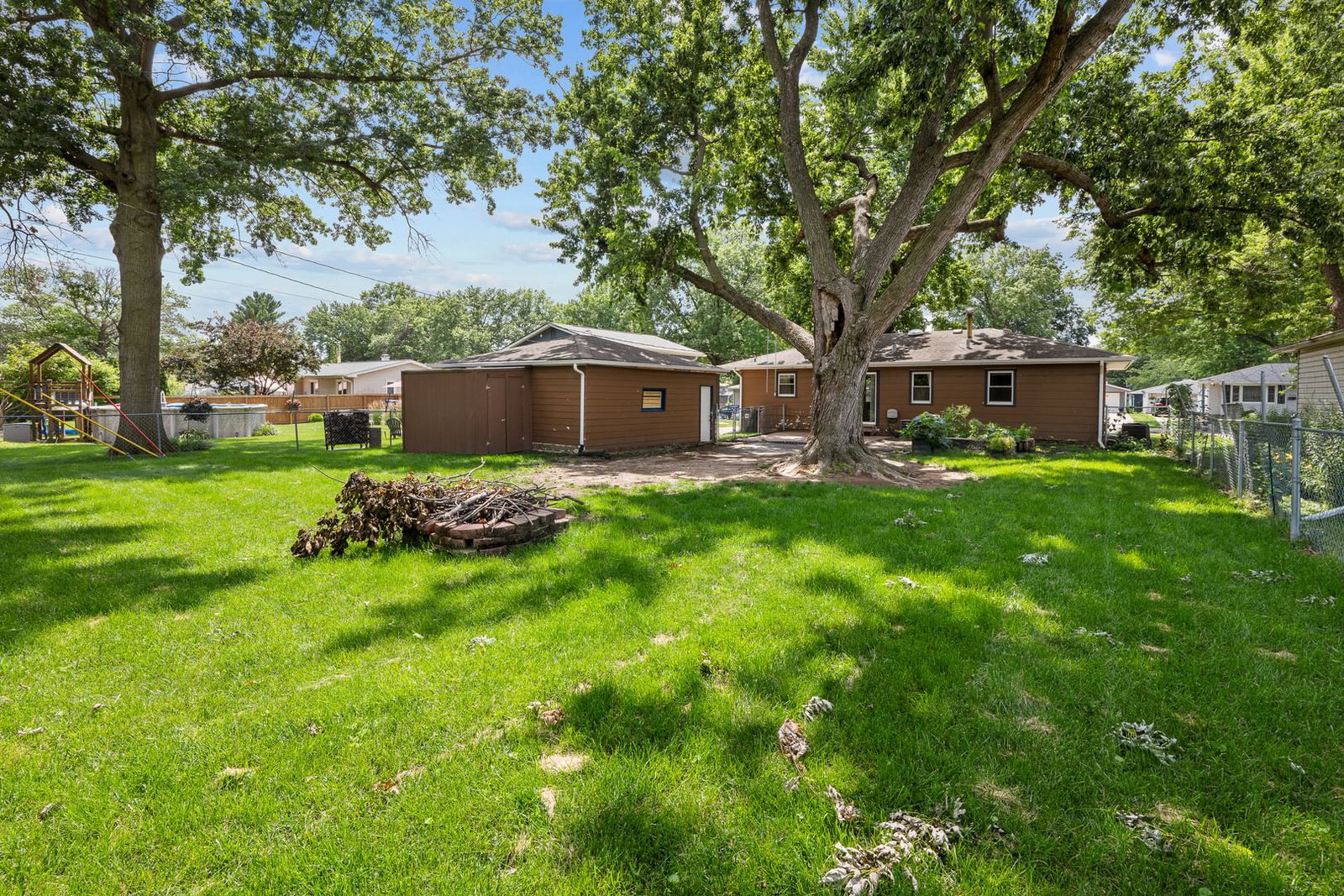 3627 Cedar Street, Davenport, IA 52806 — kitchen view