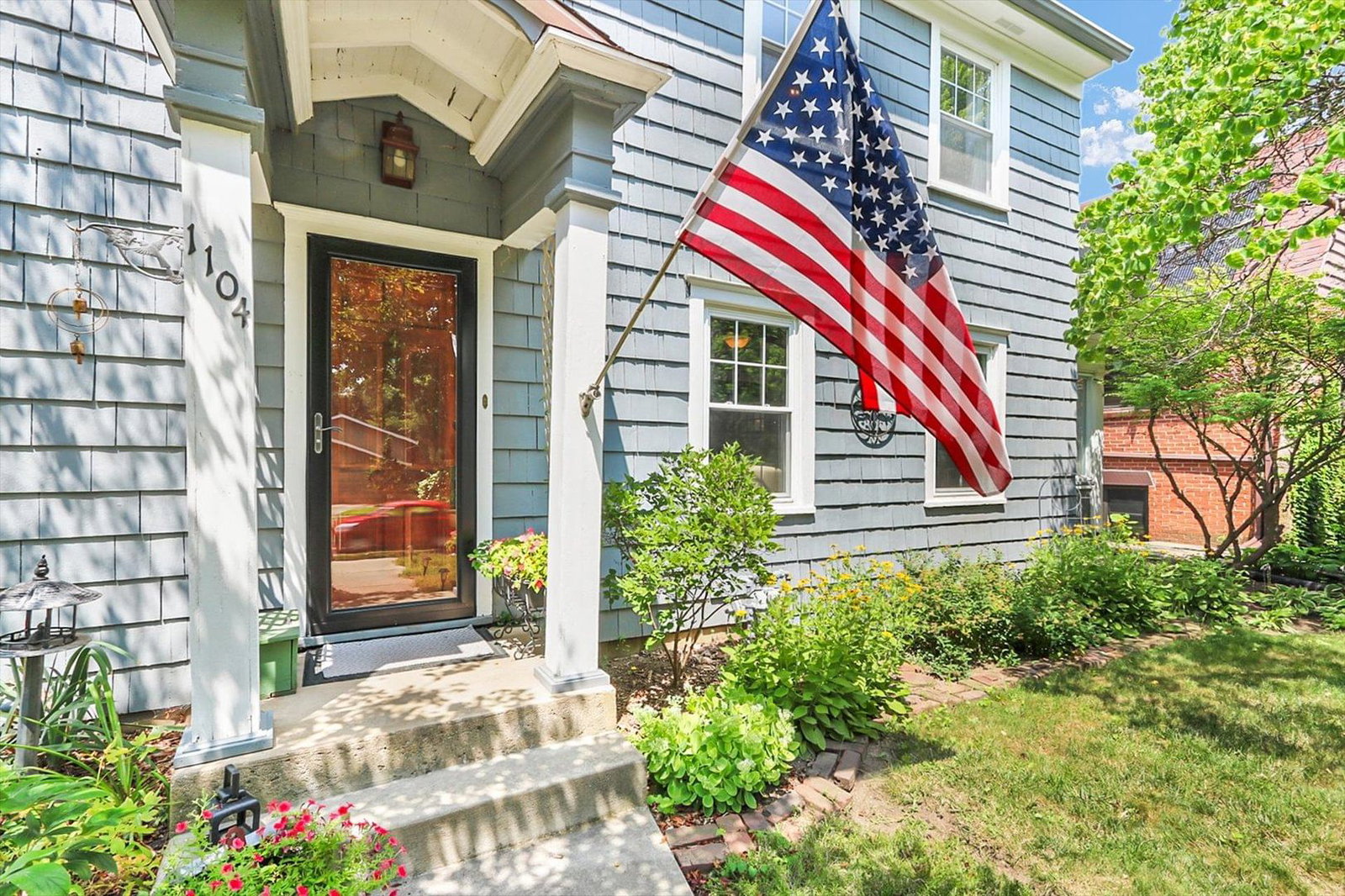 1104 W Green Street, Champaign, IL 61821 — exterior view