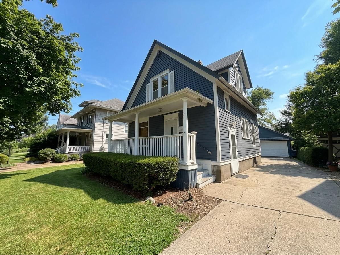 26 Monroe Avenue, Elgin, IL 60123 — exterior view