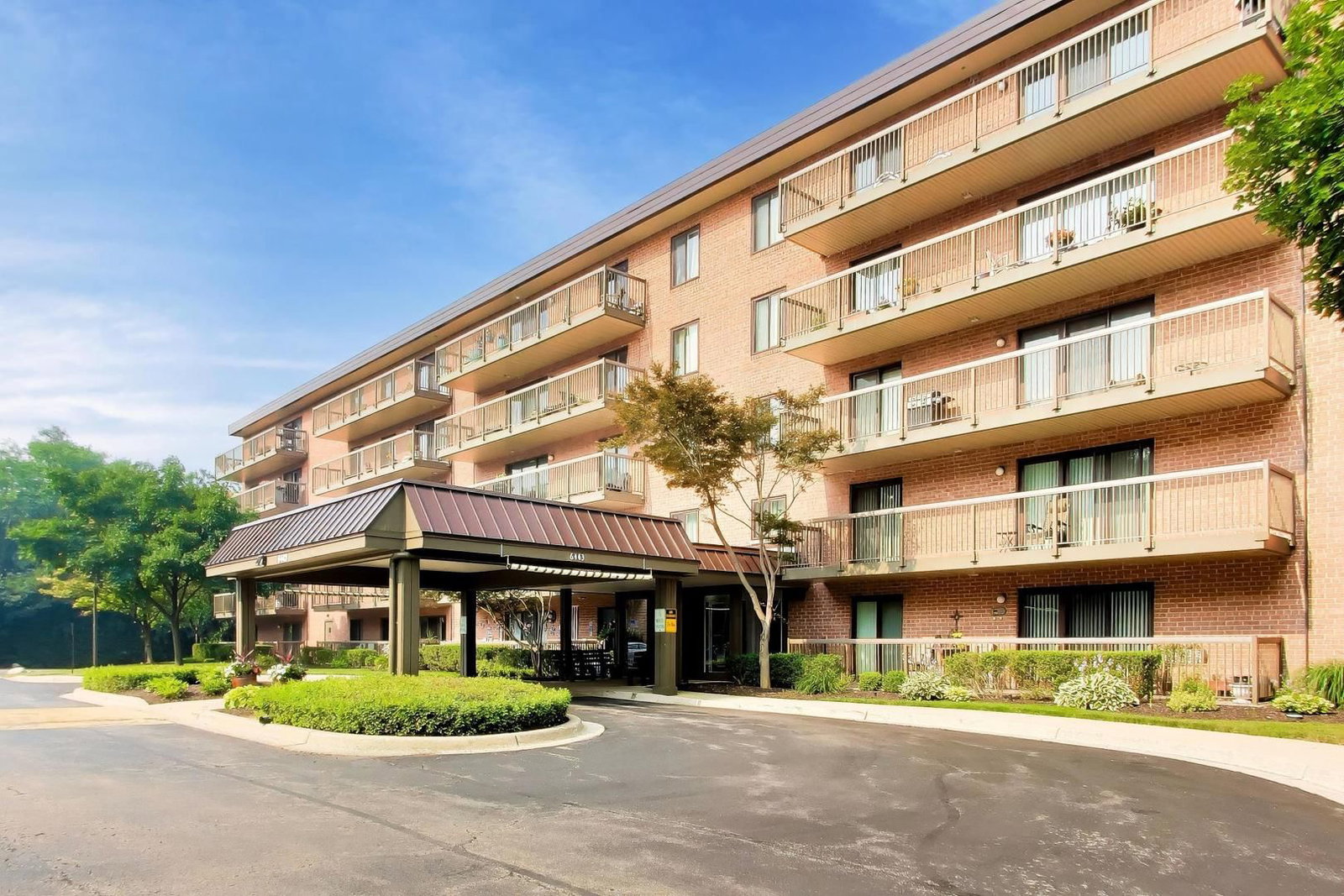 6443 Clarendon Hills Road #301C, Willowbrook, IL 60527 — exterior view