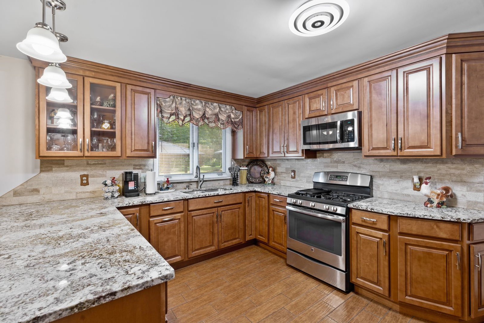 606 Mary Lane, St. Anne, IL 60964 — kitchen view