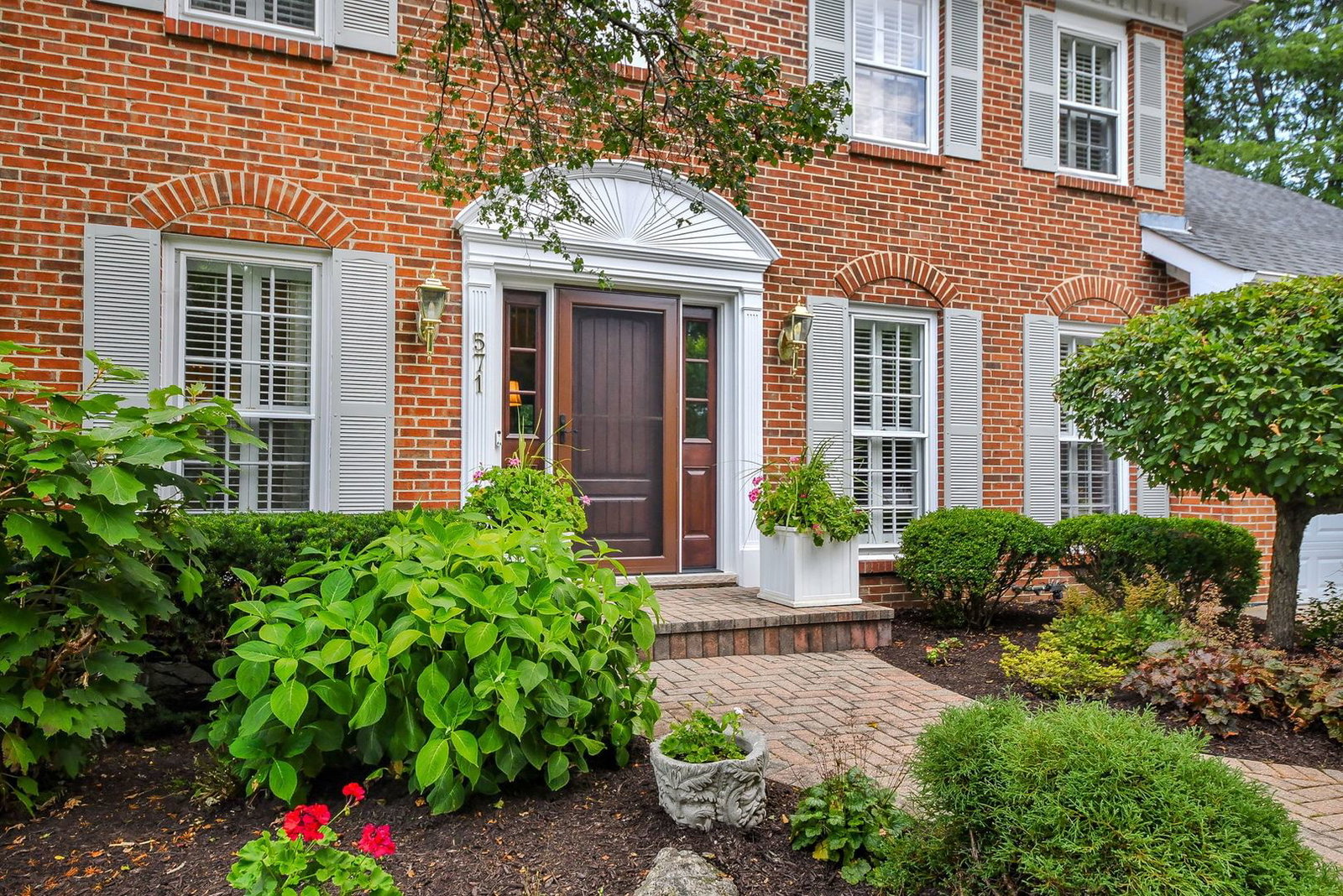 571 Apple River Drive, Naperville, IL 60565 — exterior view