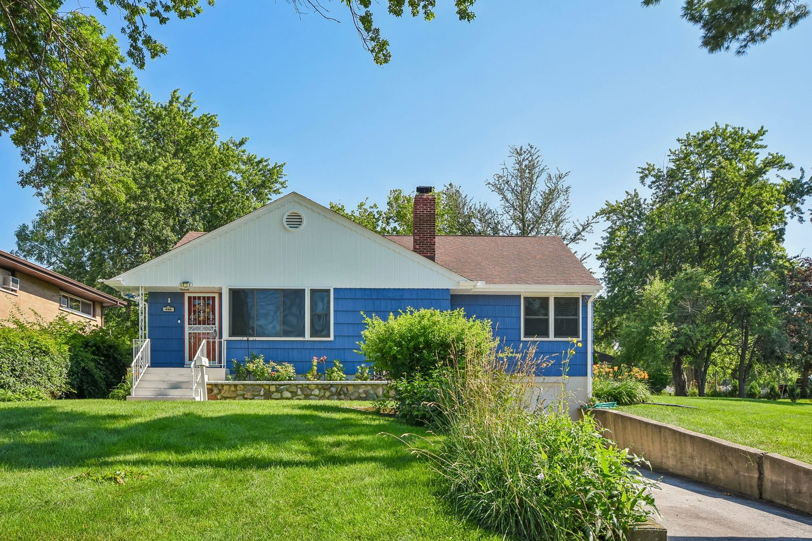 696 2nd Street, Crete, IL 60417 — exterior view