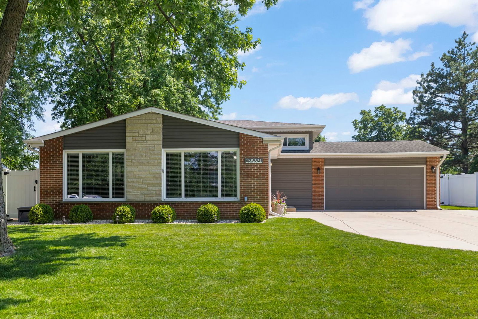 15W621 Diversey Avenue, Elmhurst, IL 60126 — exterior view