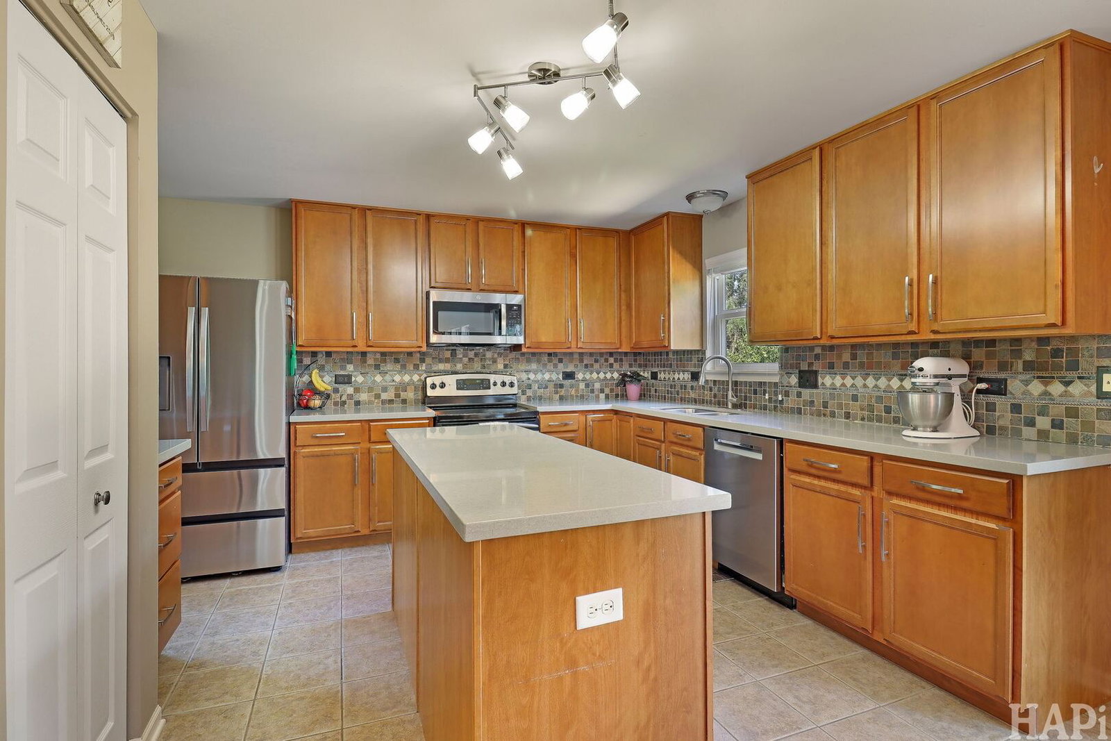 1189 Kevington Drive, Antioch, IL 60002 — kitchen view