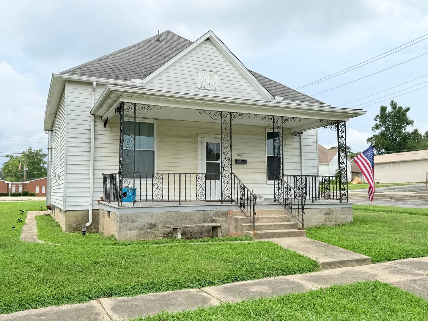 1163 1st Street, Eldorado, IL 62930 — exterior view