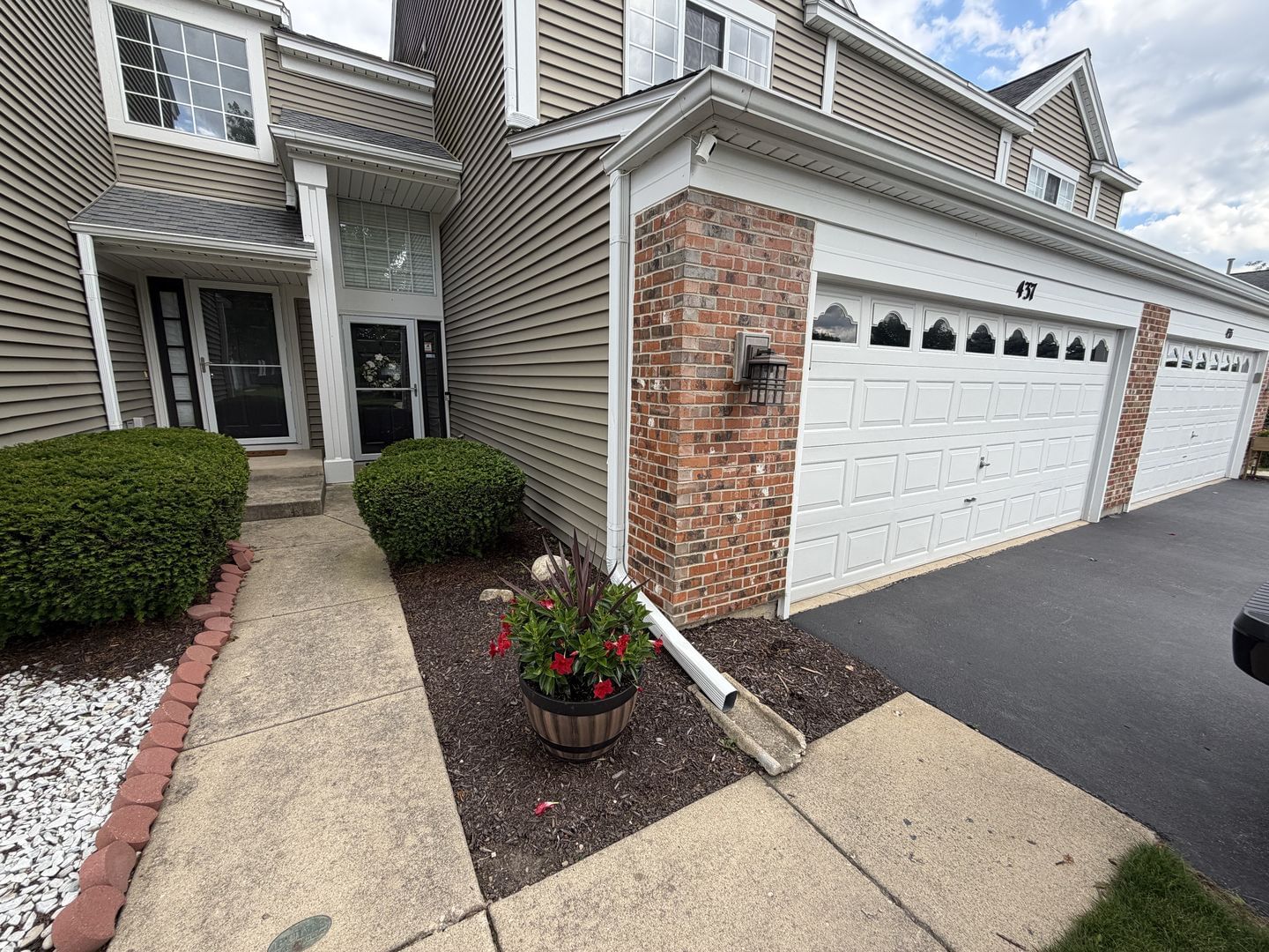 437 Spaulding Road, Bartlett, IL 60103 — exterior view