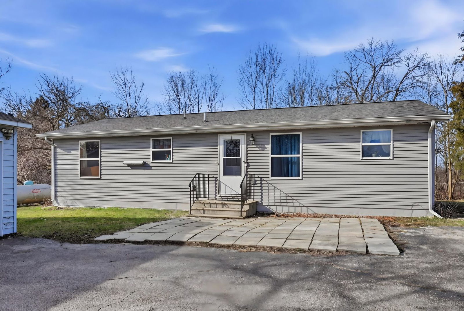 23007 Lovell Road, Sycamore, IL 60178 — exterior view