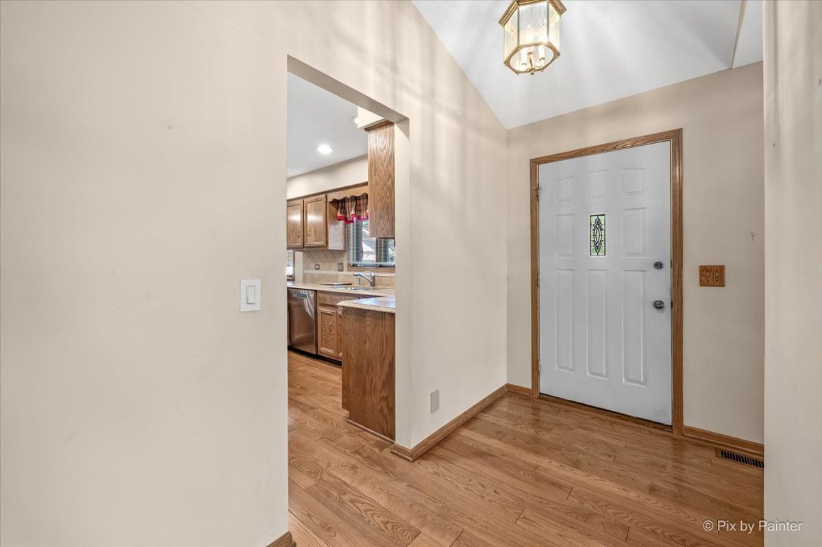 110 Villa Way #110, Bloomingdale, IL 60108 — kitchen view