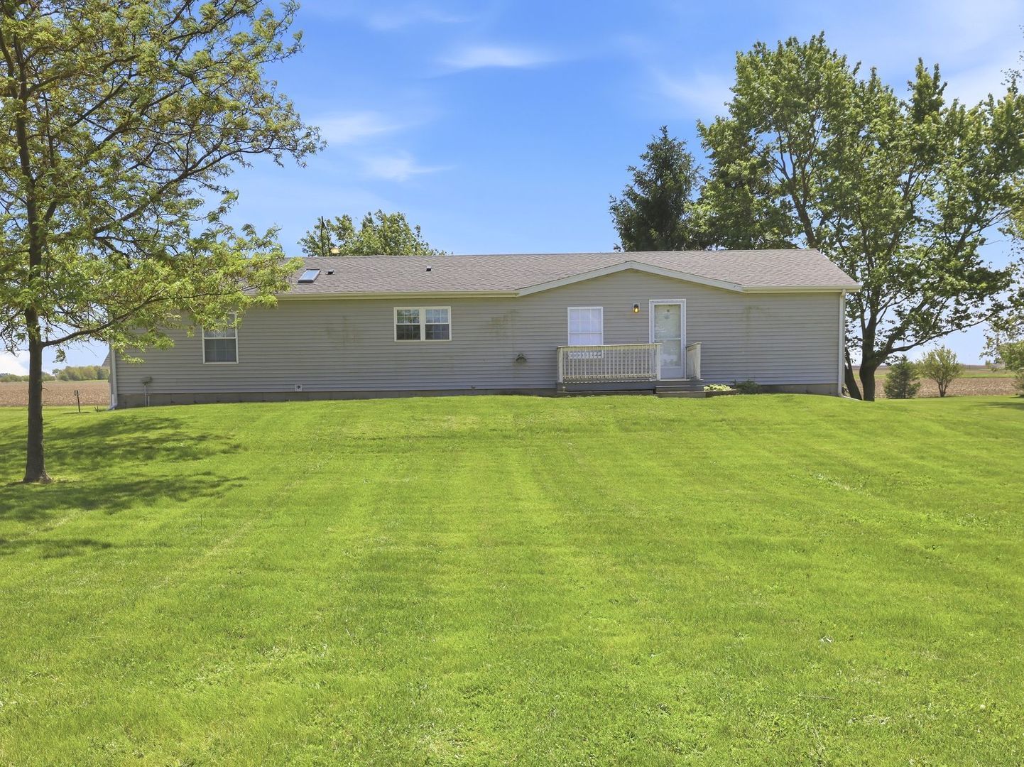 10078 State Route 9 , Hoopeston, IL 60942 — exterior view