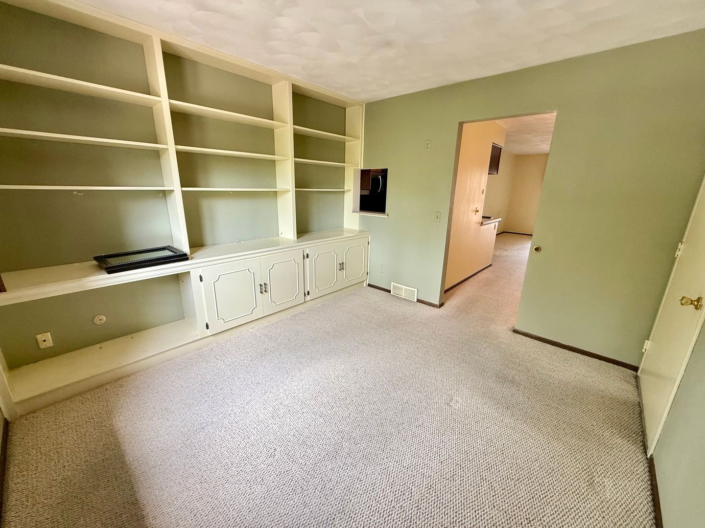 3109 4th Street #0, Moline, IL 61265 — kitchen view