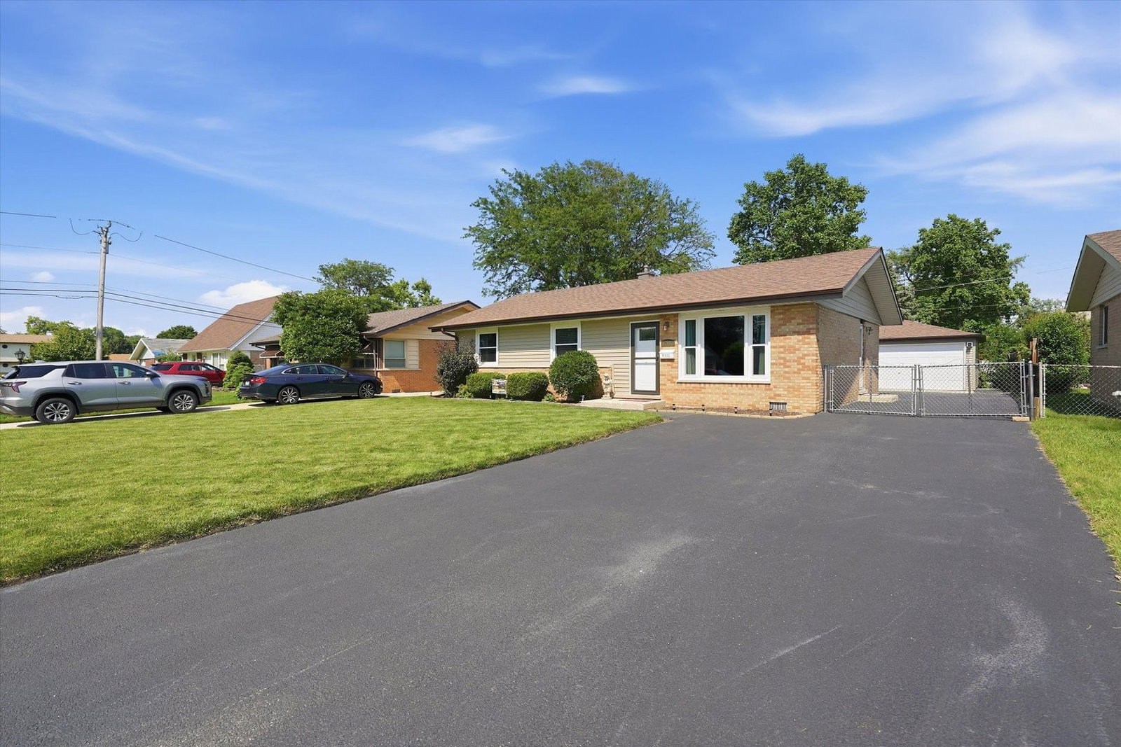 13111 Fairway Drive, Crestwood, IL 60418 — exterior view