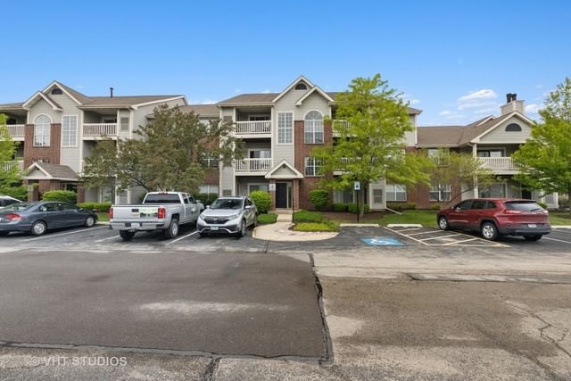 8 Sterling Circle #105, Wheaton, IL 60189 — exterior view