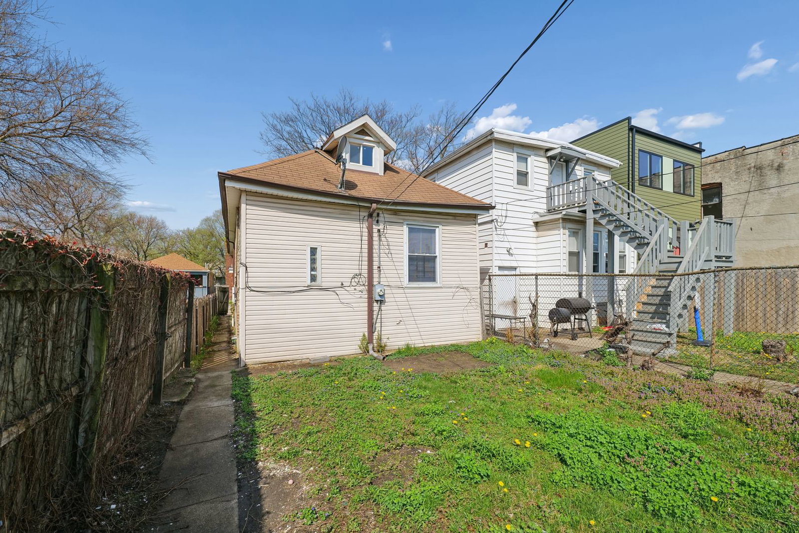 6521 S Saint Lawrence Avenue, Chicago, IL 60637 — kitchen view