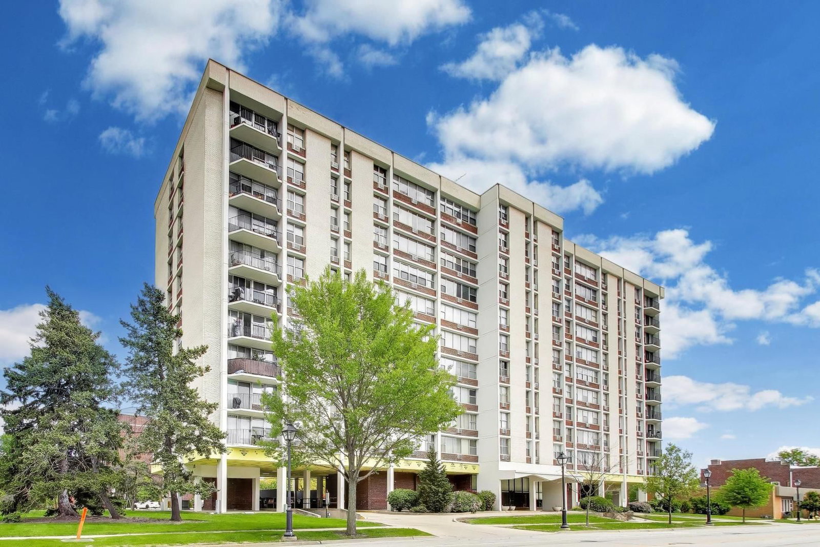 33 N Main Street #5B, Lombard, IL 60148 — exterior view