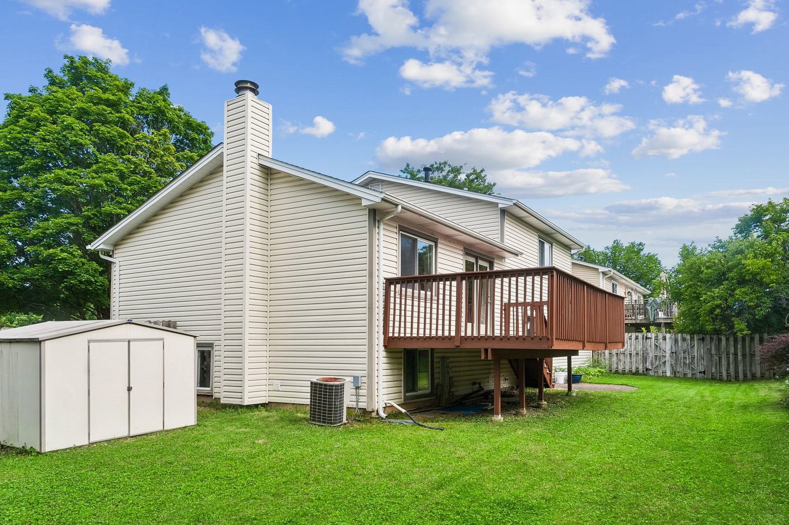 4691 Huntington Boulevard, Hoffman Estates, IL 60192 — exterior view