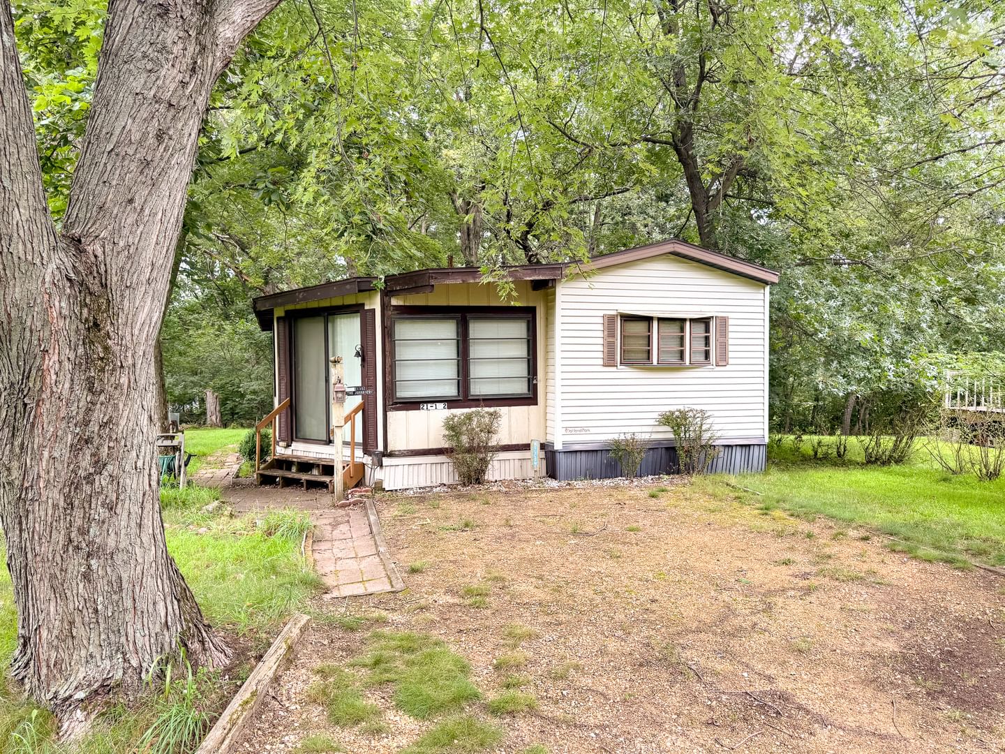 21/102 Woodhaven , Sublette, IL 61367 — exterior view