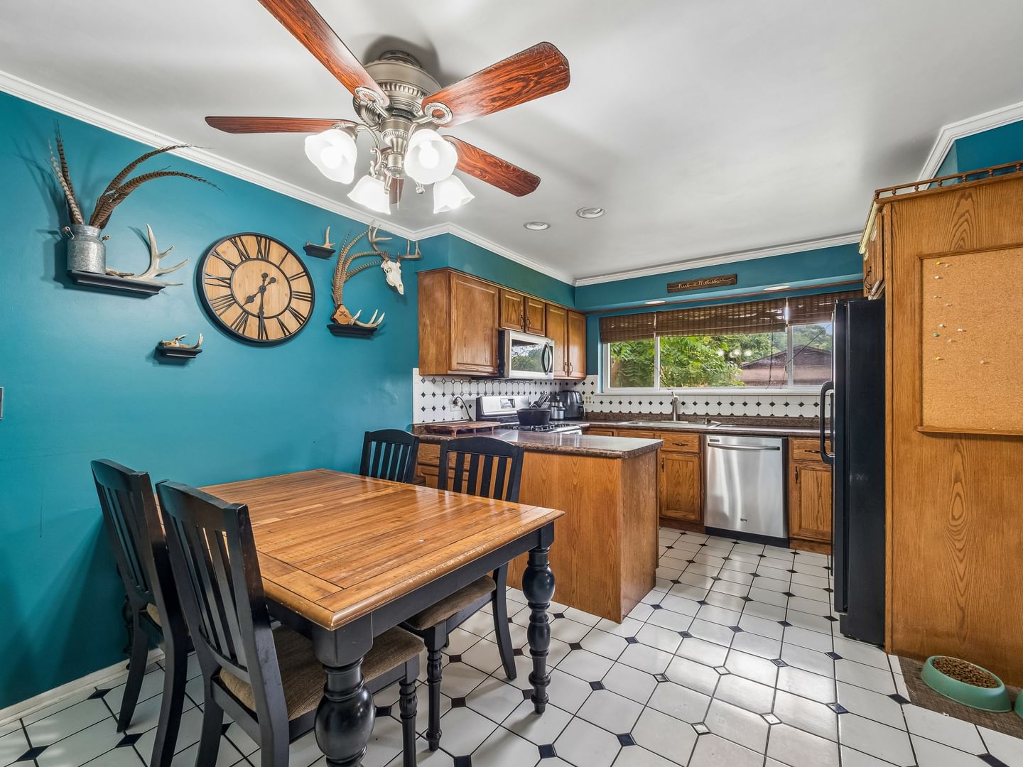 131 Innsbrook Drive, Streamwood, IL 60107 — living view