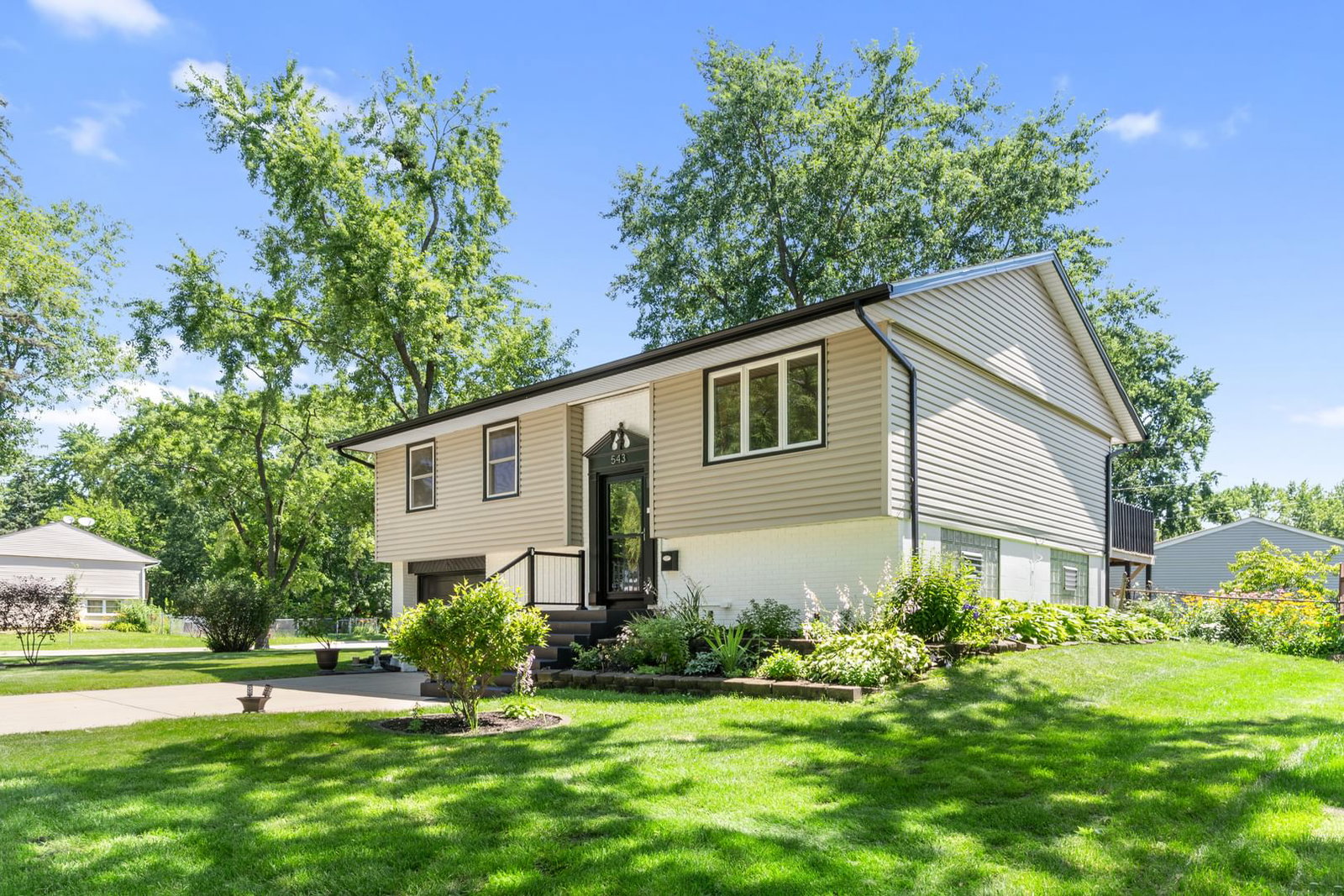 543 Ridge Circle, Streamwood, IL 60107 — exterior view