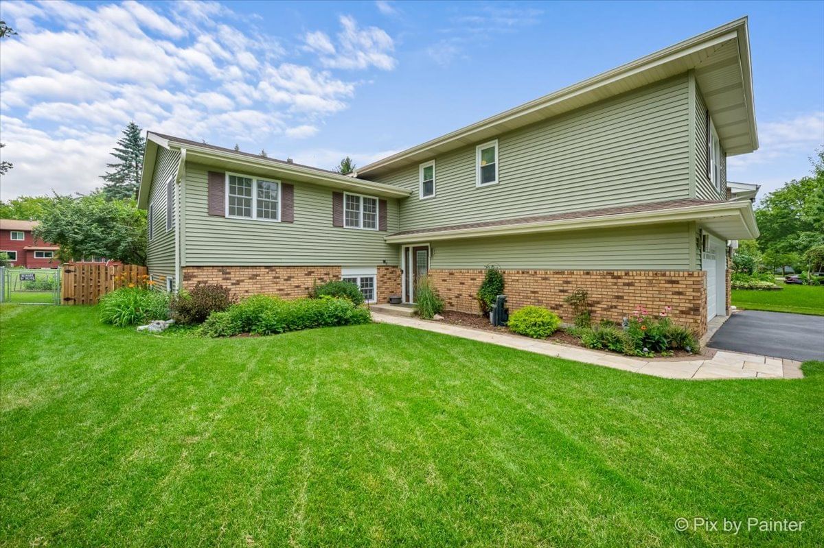 640 Ash Street, Algonquin, IL 60102 — exterior view