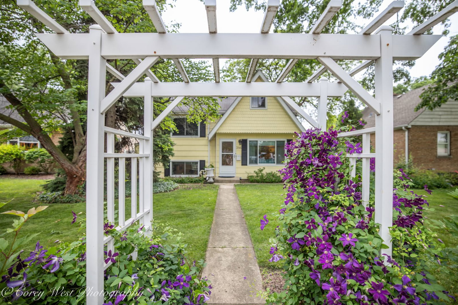 398 W Saint Charles Road, Elmhurst, IL 60126 — exterior view
