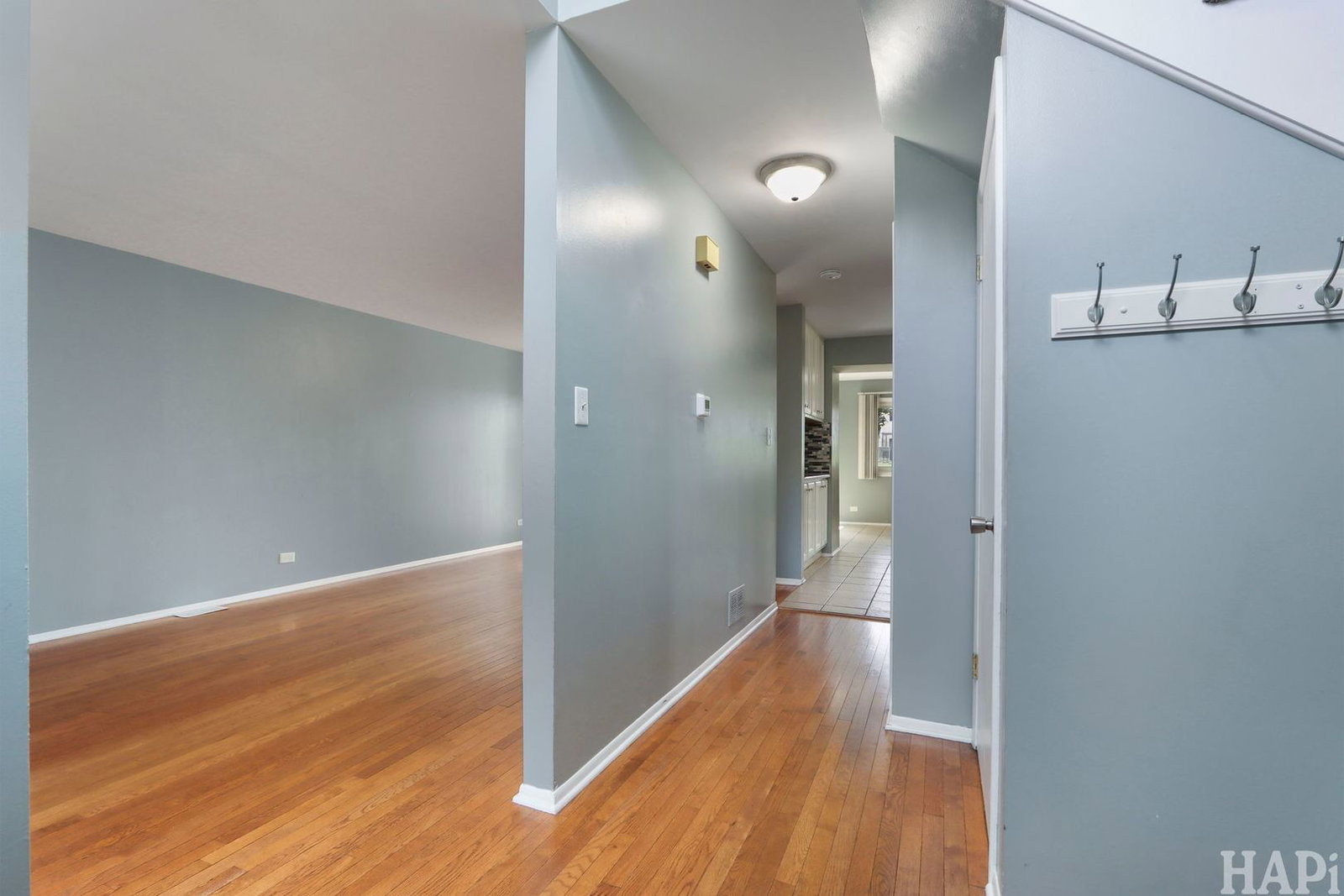 1046 Cumberland Court, Vernon Hills, IL 60061 — kitchen view